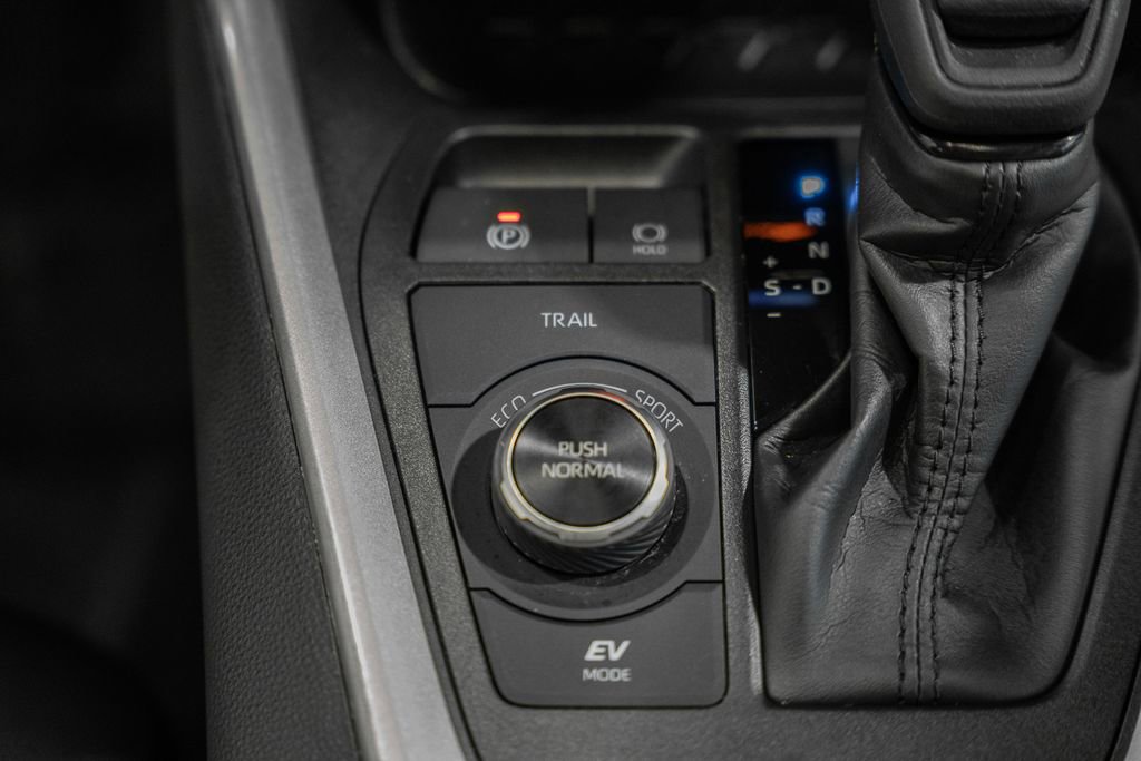 Used 2025 Toyota RAV4 XLE image 24