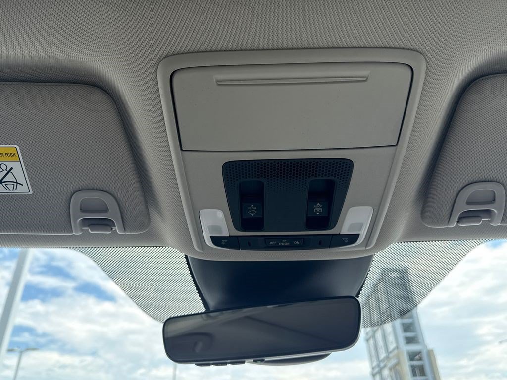 Certified 2025 Honda Pilot Touring image 37