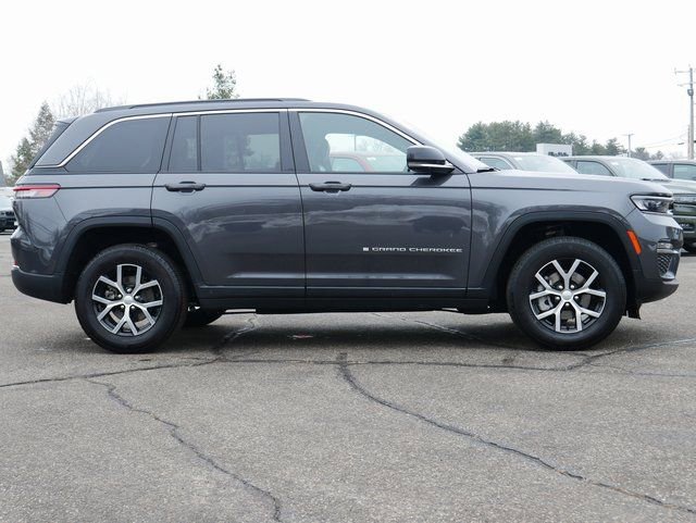 Used 2025 Jeep Grand Cherokee Limited w/ Trailer Tow Package image 7