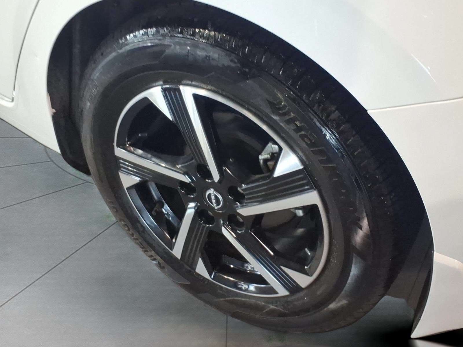 Used 2024 Nissan Sentra SV w/ All-Weather Package FWD image 5