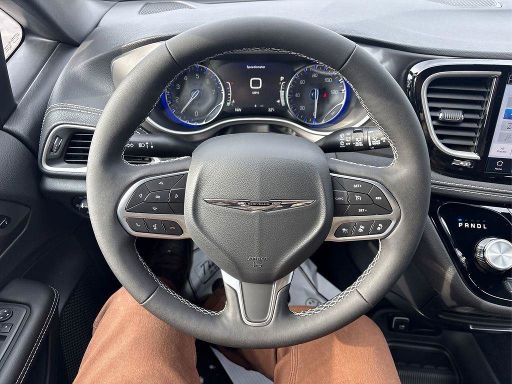 New 2026 Chrysler Pacifica Select FWD image 14