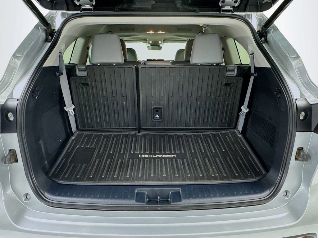 Used 2022 Toyota Highlander Limited image 25