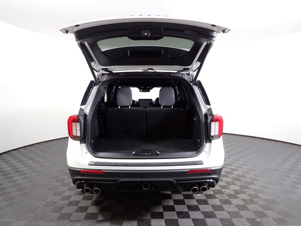 Used 2025 Ford Explorer ST image 16