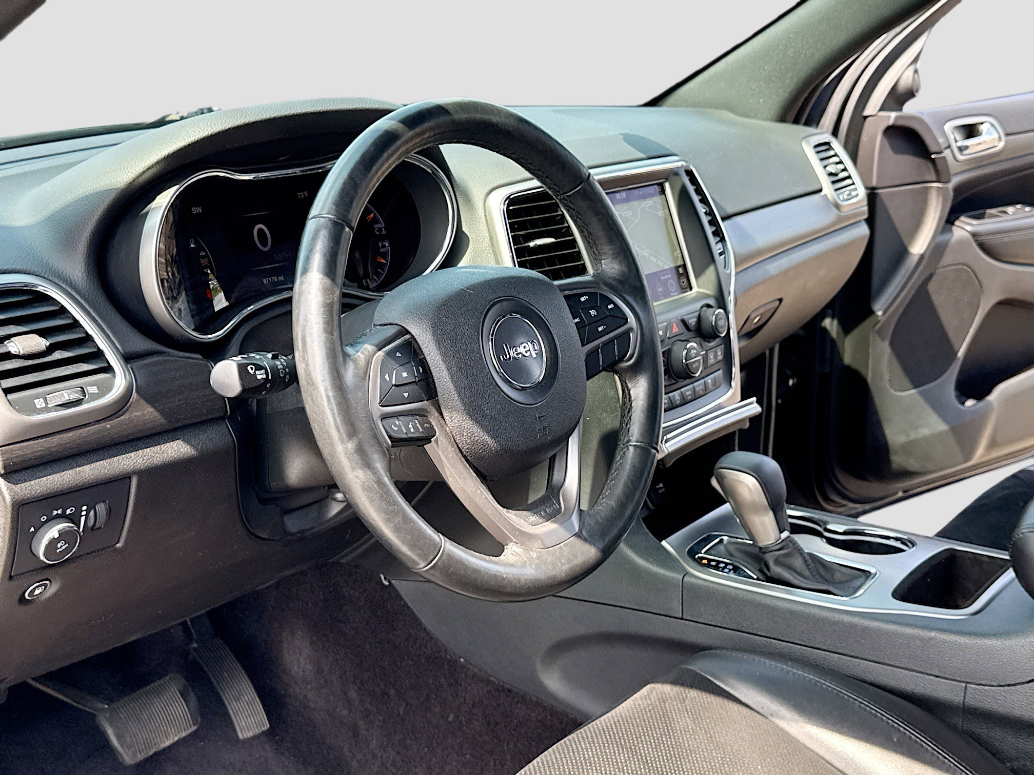 Used 2018 Jeep Grand Cherokee Altitude AWD/4WD image 4