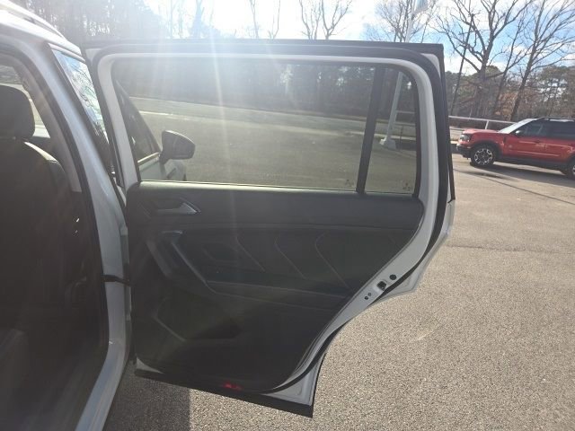 Used 2024 Volkswagen Tiguan Wolfsburg Edition image 32