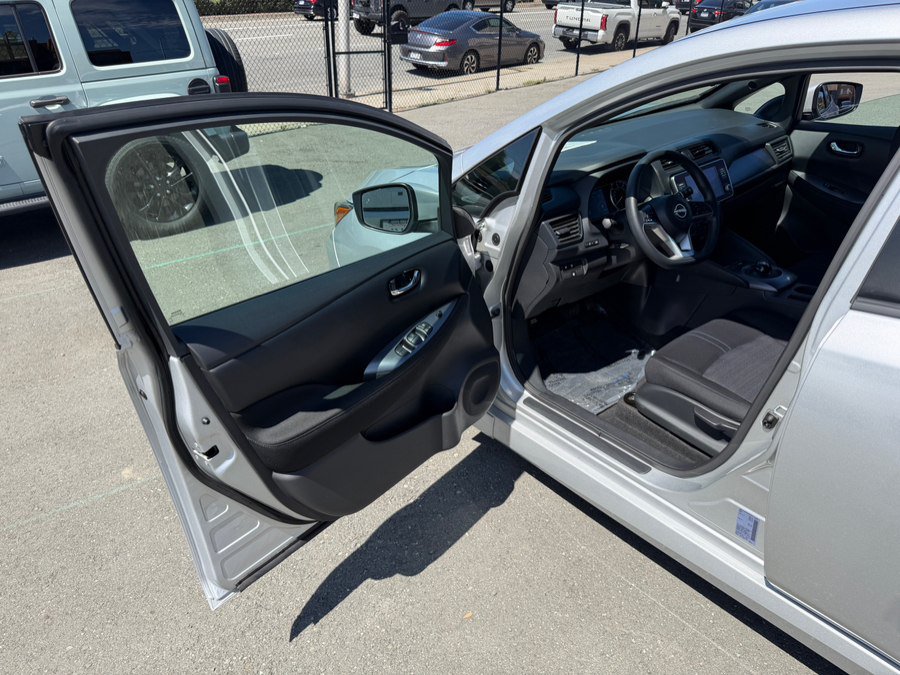 Used 2025 Nissan Leaf S FWD image 9