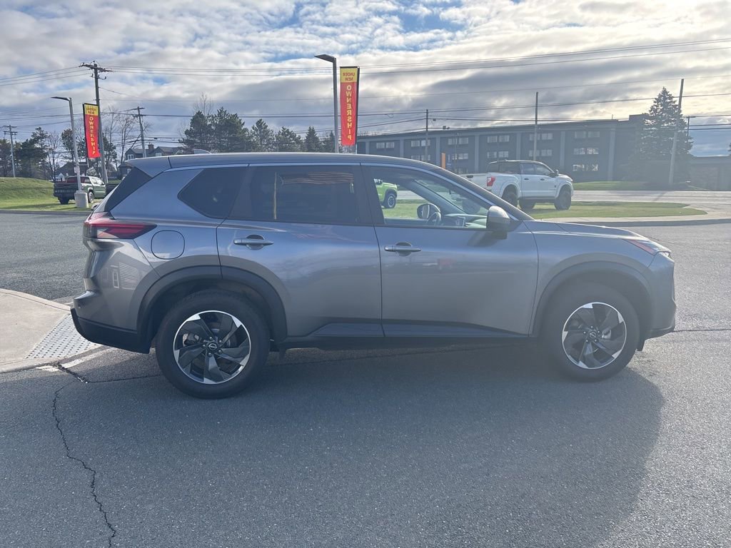 Used 2024 Nissan Rogue SV AWD/4WD image 8