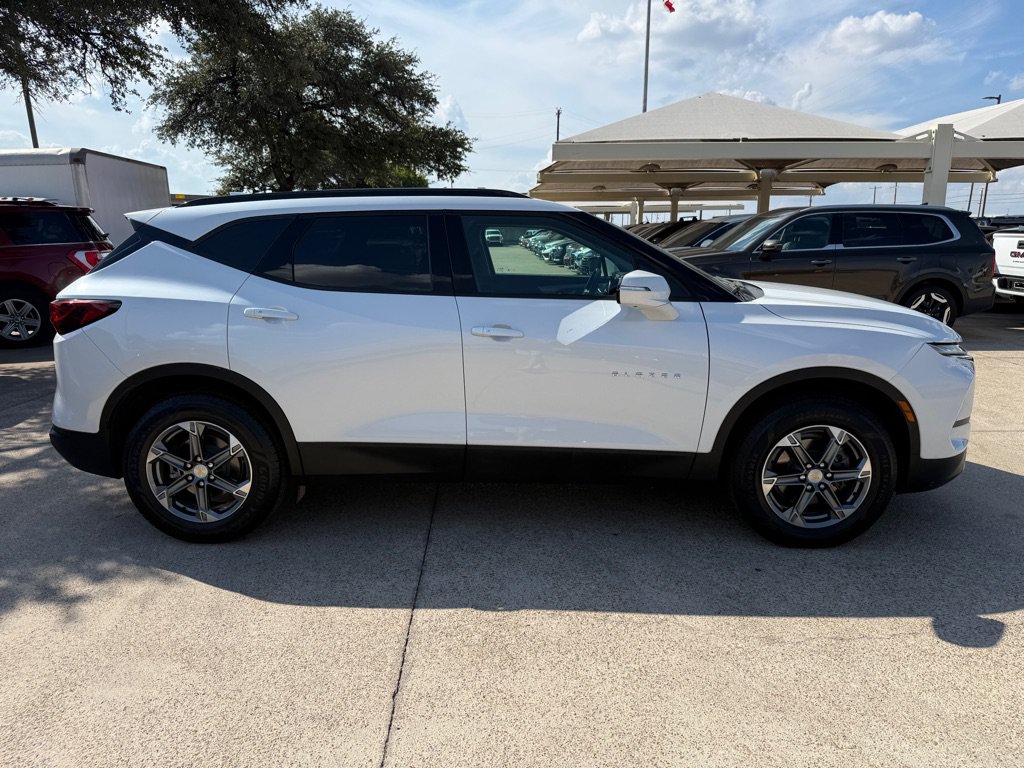 Used 2024 Chevrolet Blazer LT w/ Sound & Technology Package FWD image 8