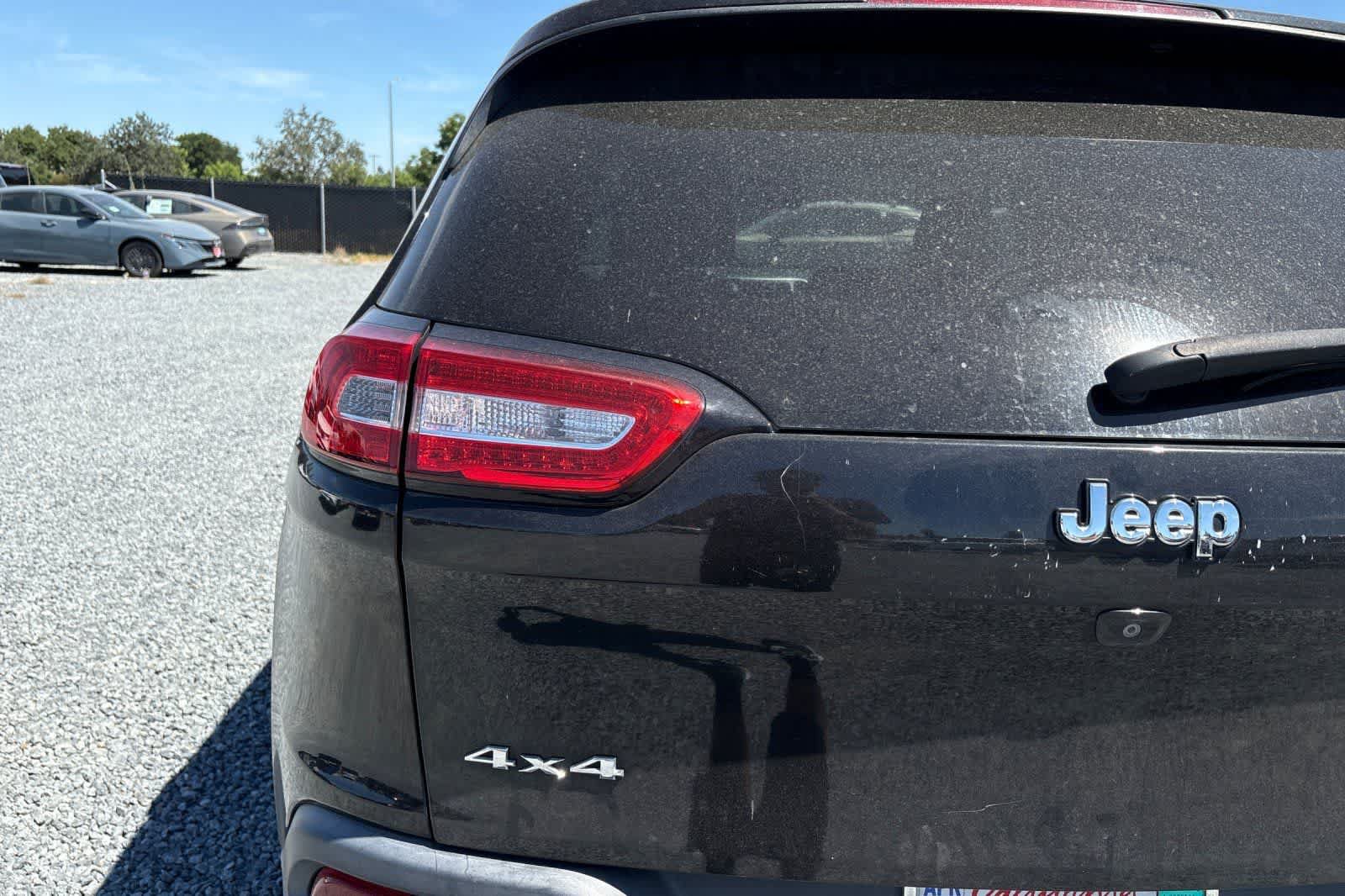 Used 2015 Jeep Cherokee Latitude AWD/4WD image 13