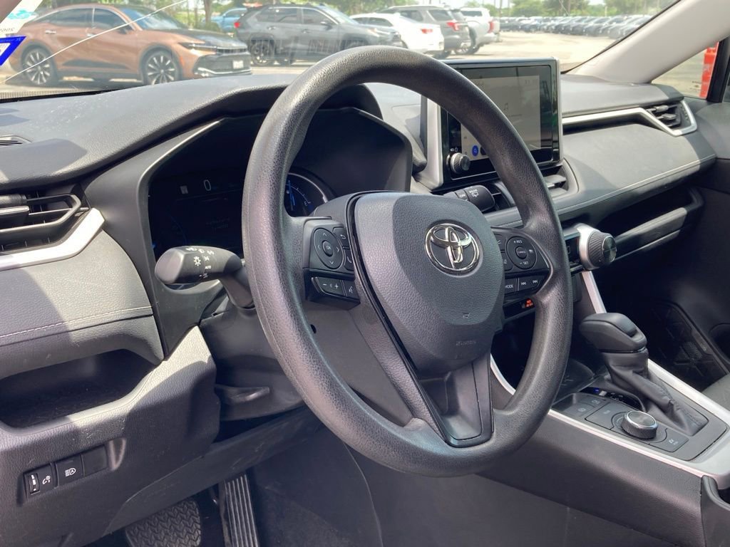Used 2024 Toyota RAV4 XLE AWD/4WD image 7