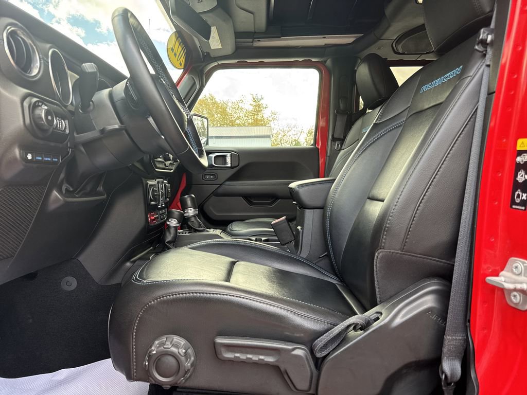 Used 2022 Jeep Wrangler Unlimited Rubicon 4xe w/ Cold Weather Group AWD/4WD image 18