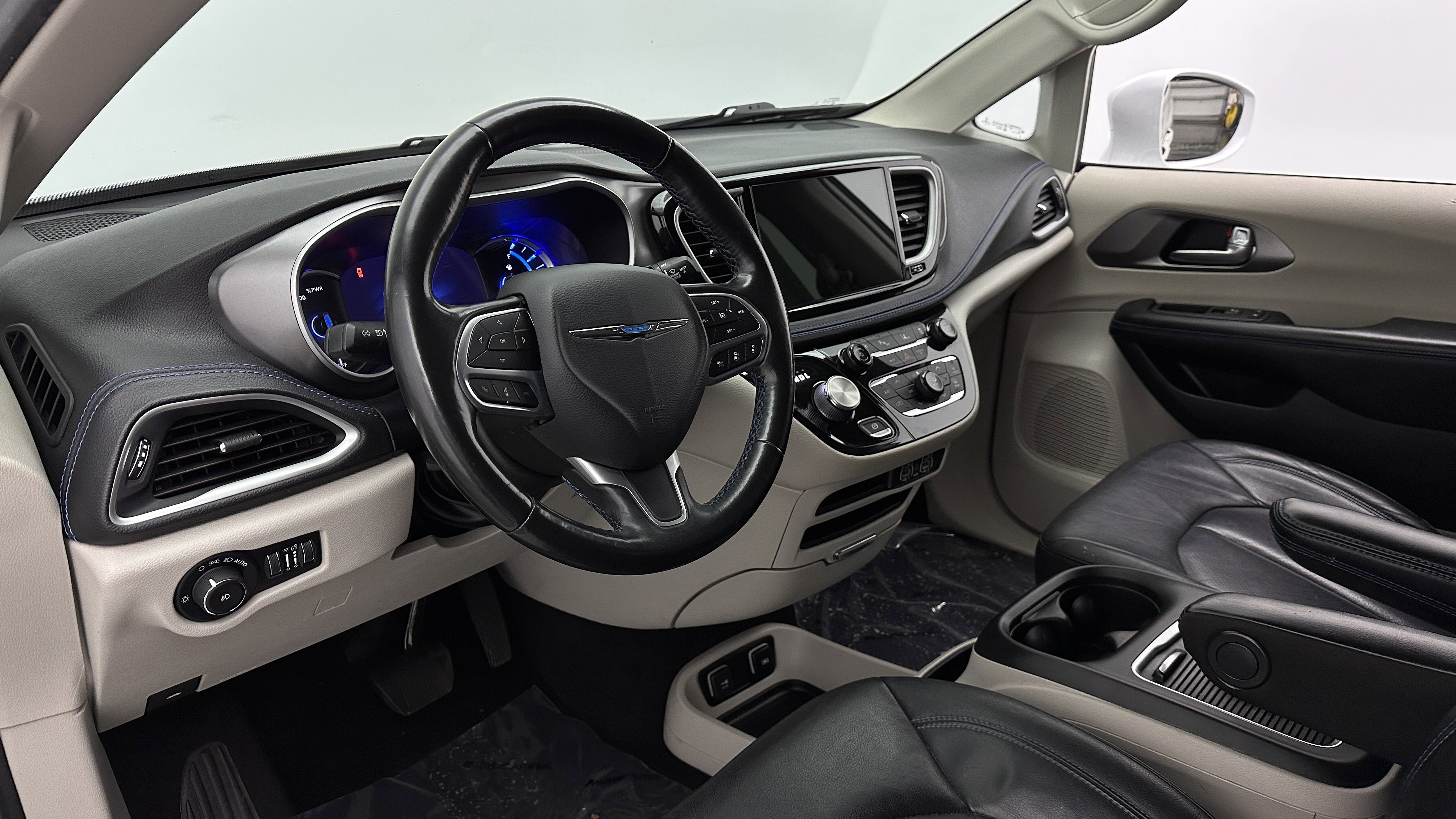 Used 2021 Chrysler Pacifica Touring-L FWD image 10