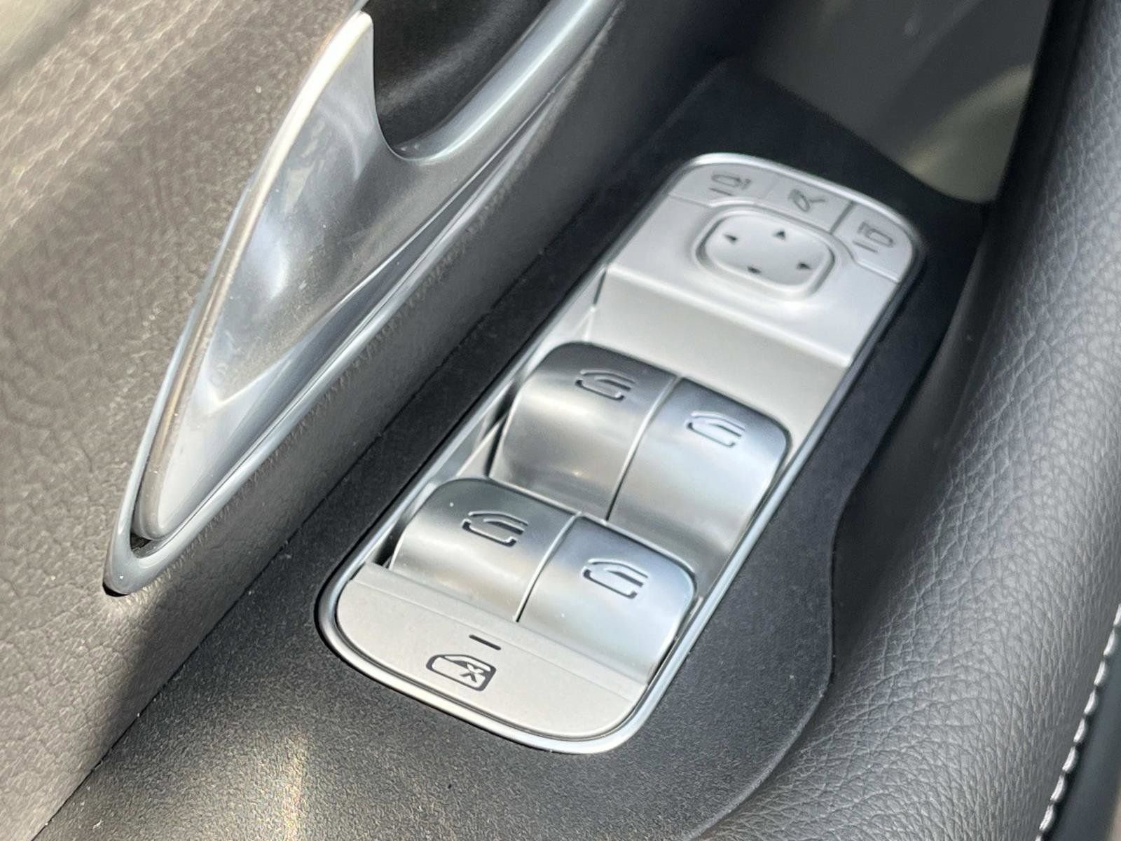 Used 2025 Mercedes-Benz GLE 350 4MATIC image 18