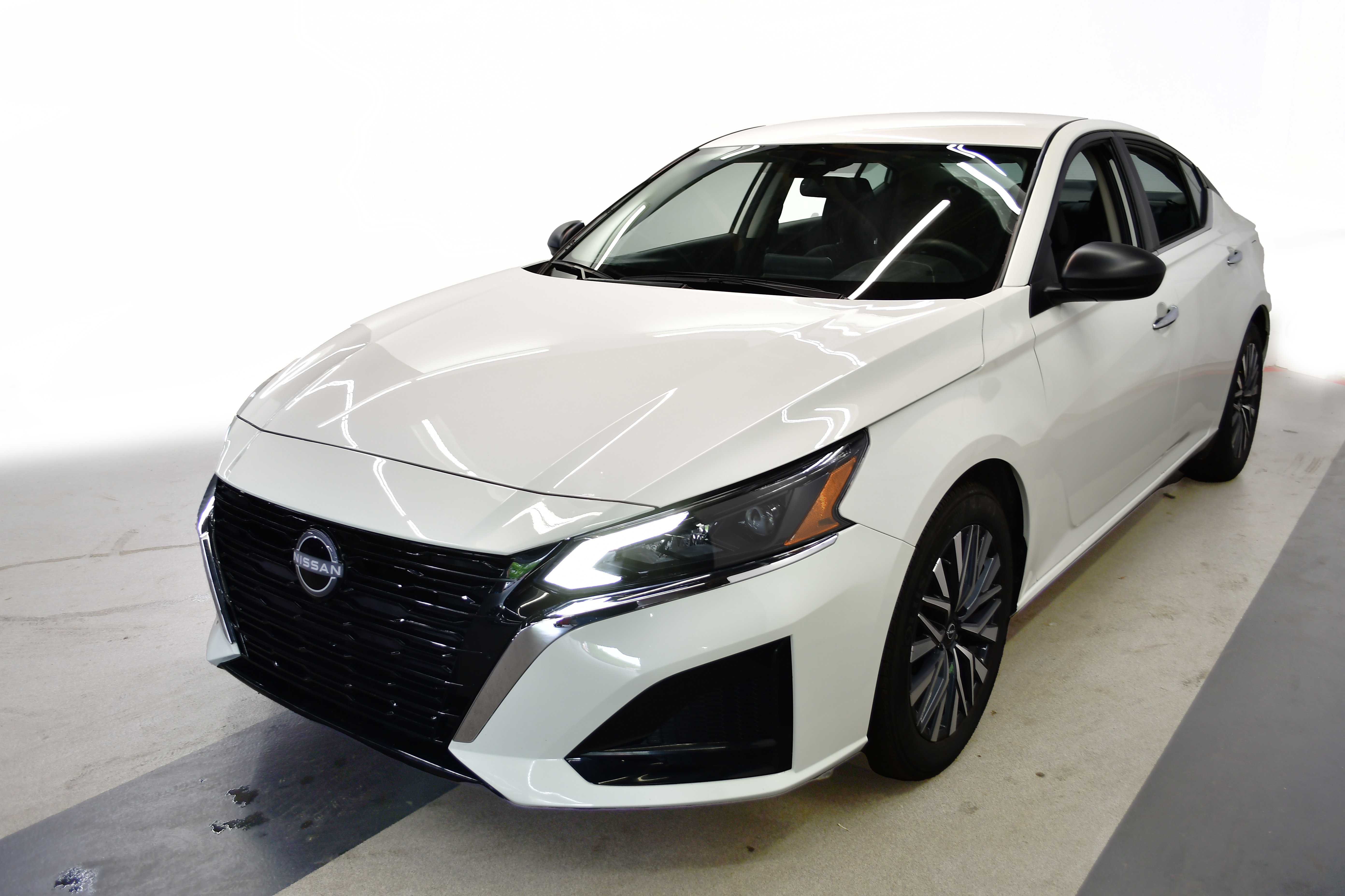 Used 2025 Nissan Altima 2.5 SV FWD image 4
