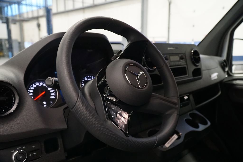 New 2025 Mercedes-Benz Sprinter 2500 image 12
