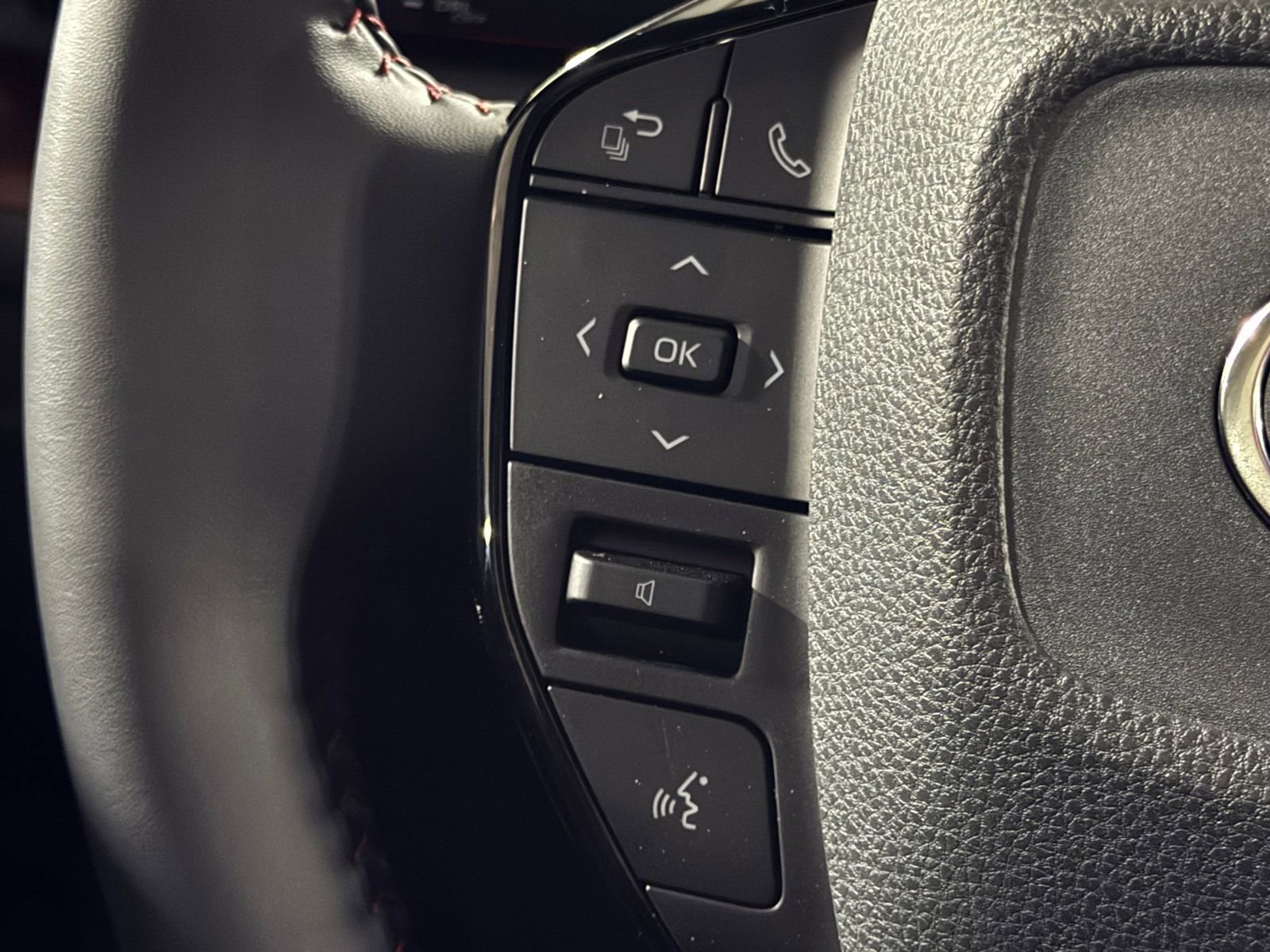 New 2026 Toyota Prius Plug-In Hybrid w/ Limited Premium Package image 31