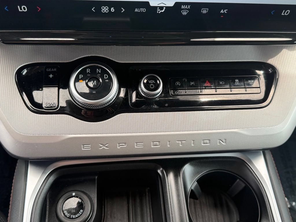 Used 2025 Ford Expedition Active RWD image 31