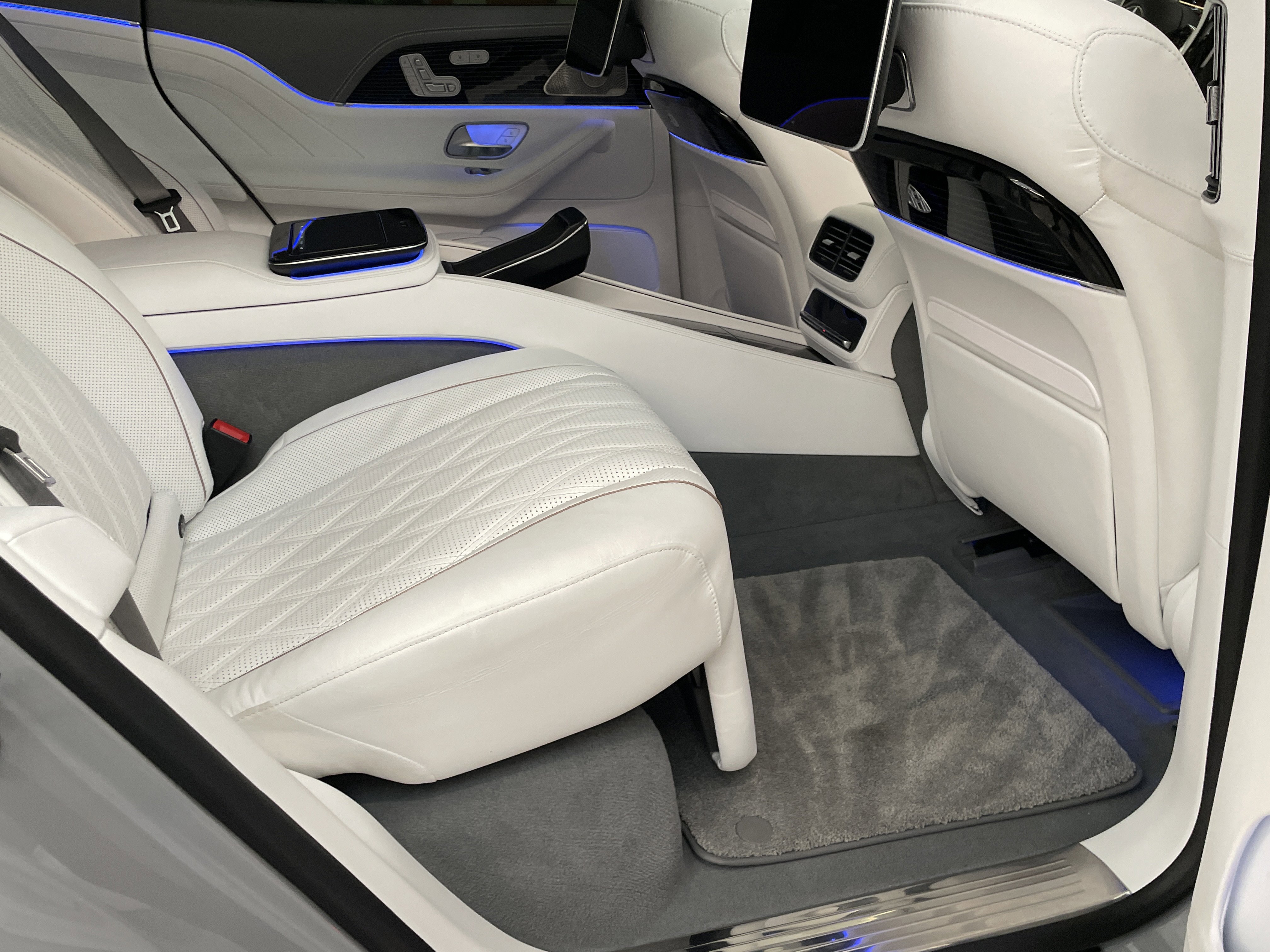 Certified 2025 Mercedes-Benz Maybach GLS 600 4MATIC image 45