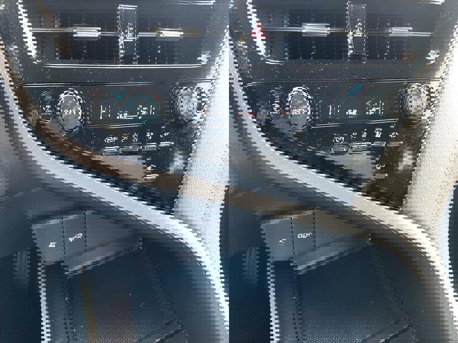 Used 2022 Toyota Camry LE image 25