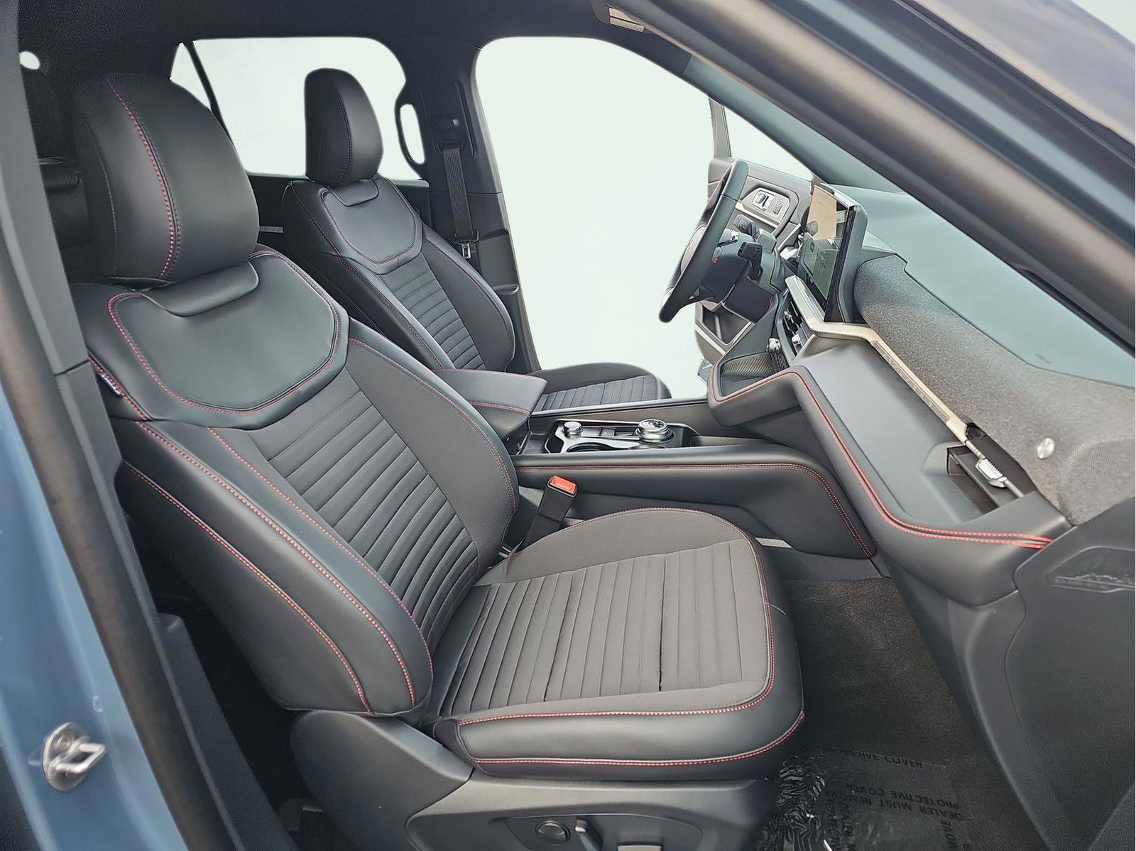 New 2026 Ford Explorer ST-Line w/ ST-Line Street Pack AWD/4WD image 18