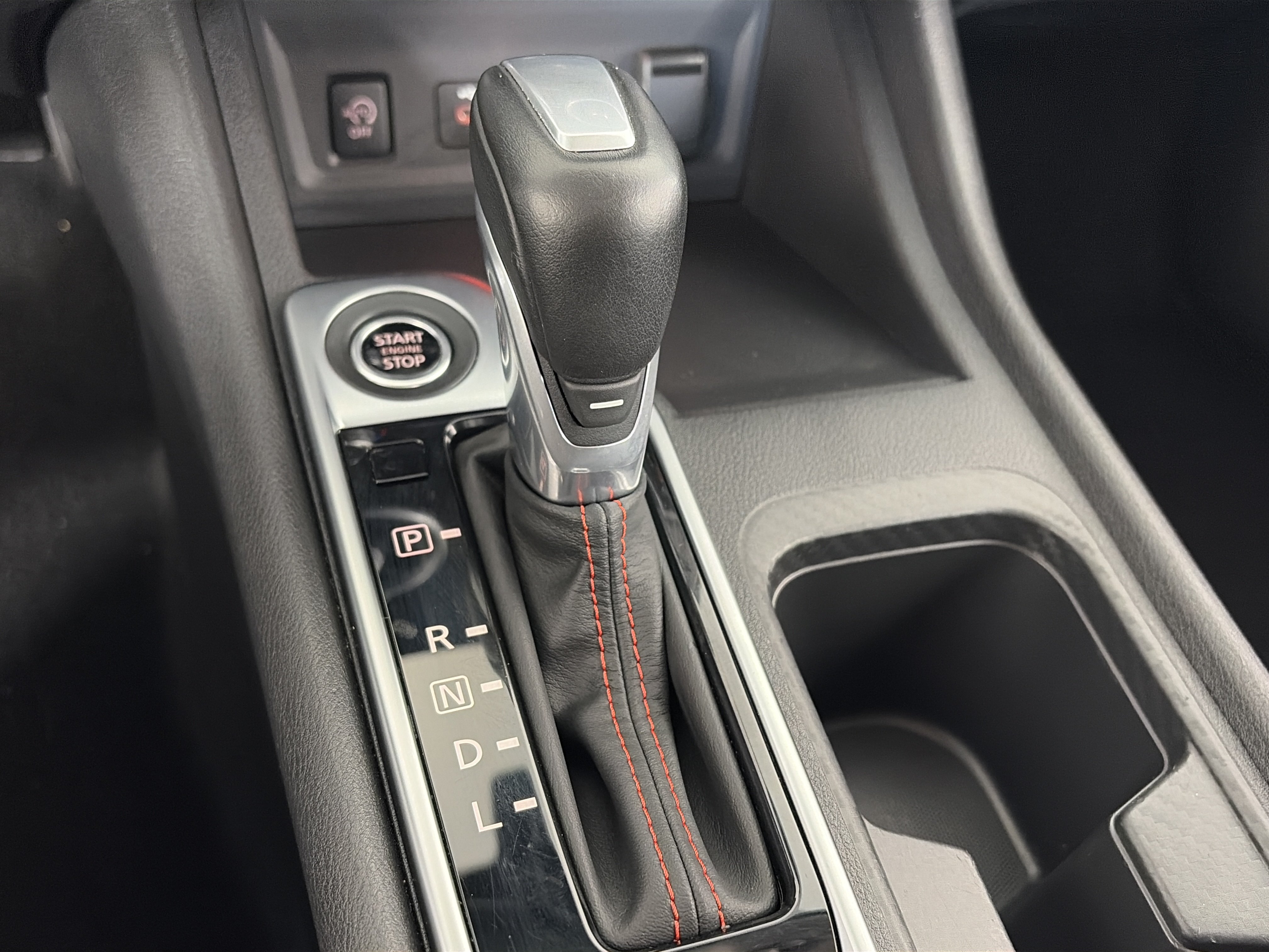 Used 2025 Nissan Sentra SR FWD image 23