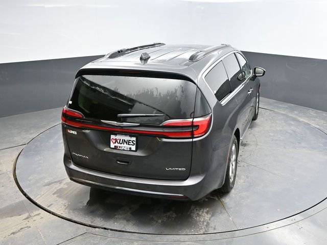 Used 2023 Chrysler Pacifica Limited FWD image 52