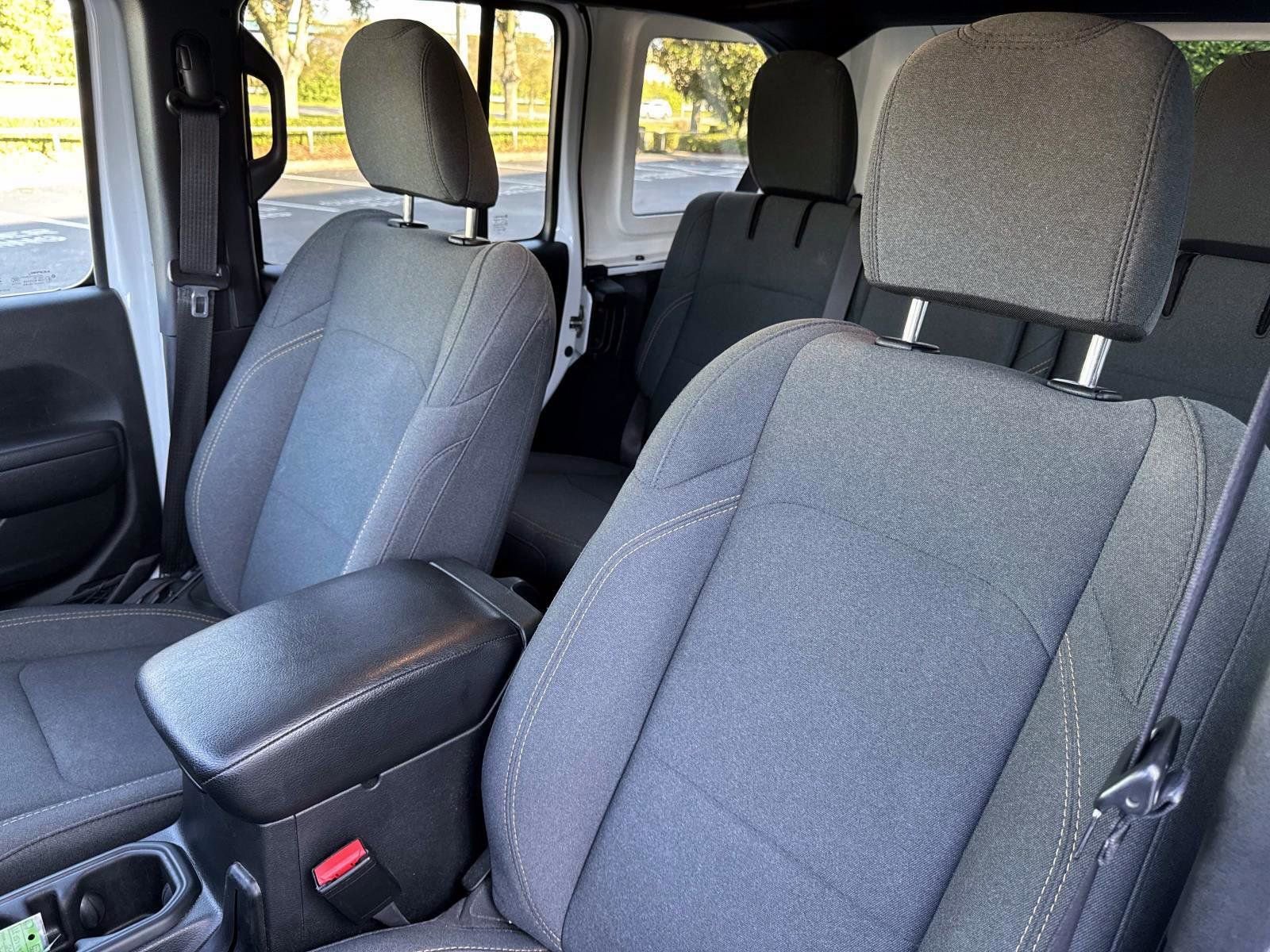 Used 2024 Jeep Wrangler Unlimited image 11