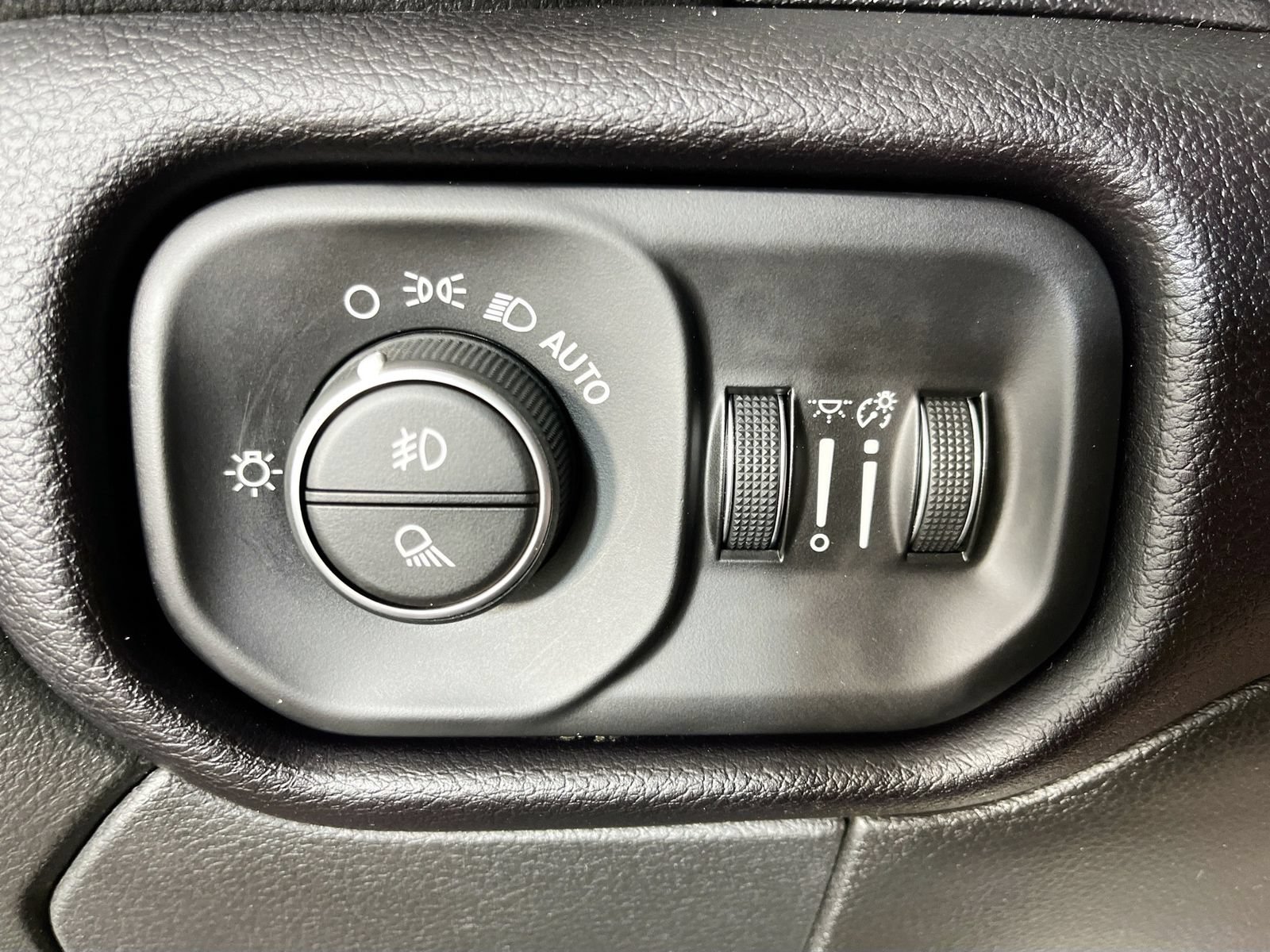 Used 2022 RAM 3500 Laramie AWD/4WD image 12