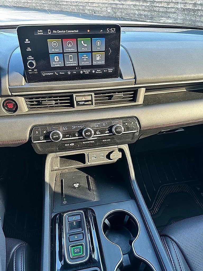 Used 2025 Honda Pilot Black Edition image 3