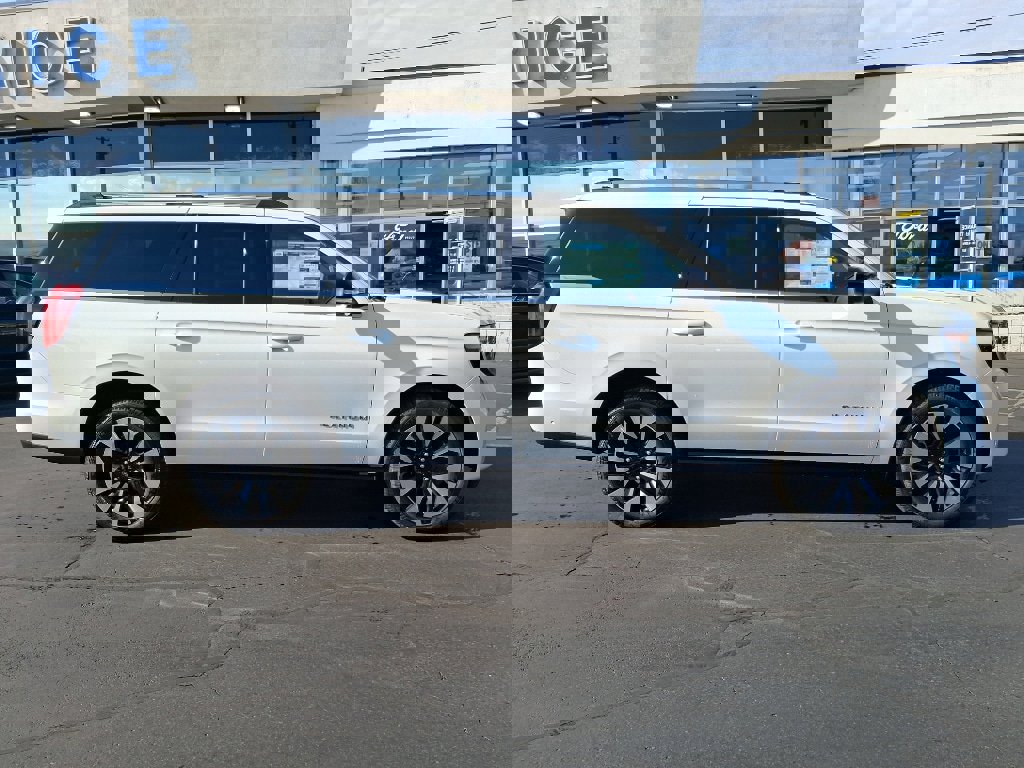 New 2025 Ford Expedition Max Platinum w/ Driver's Package image 25