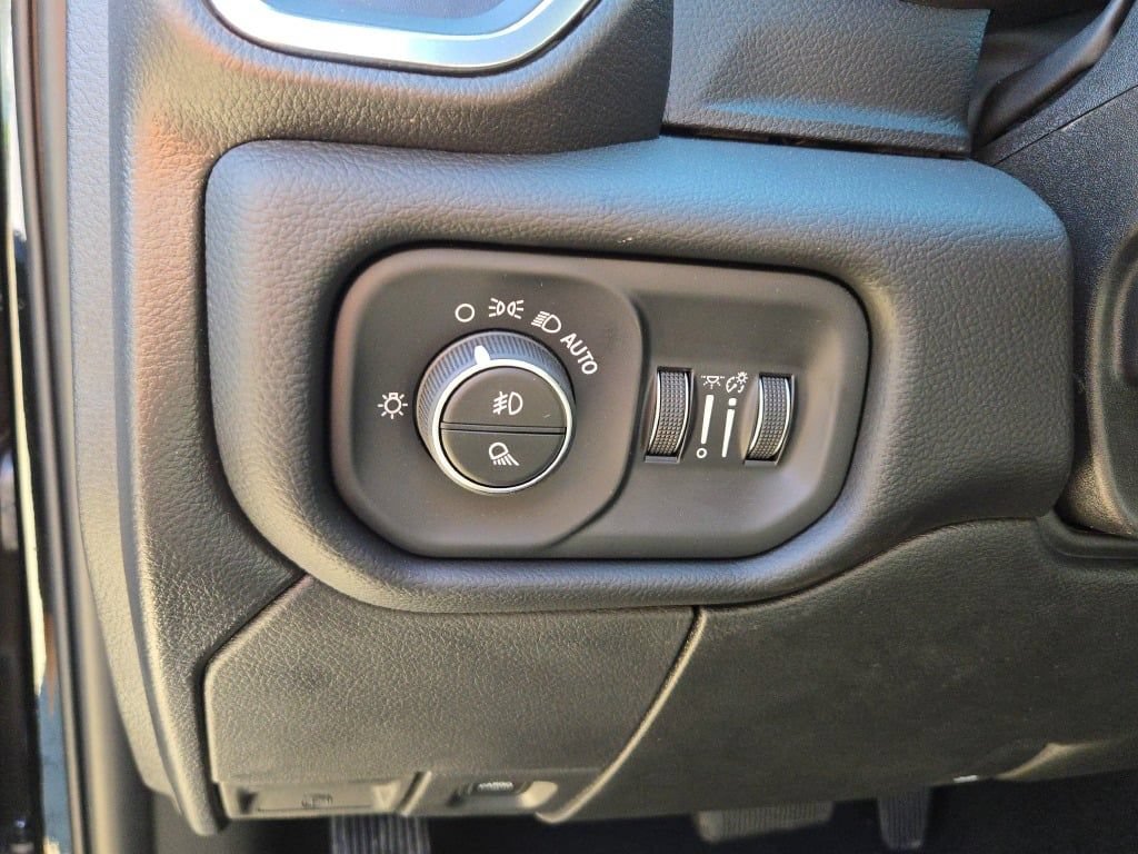 New 2026 RAM 2500 Laramie AWD/4WD image 39