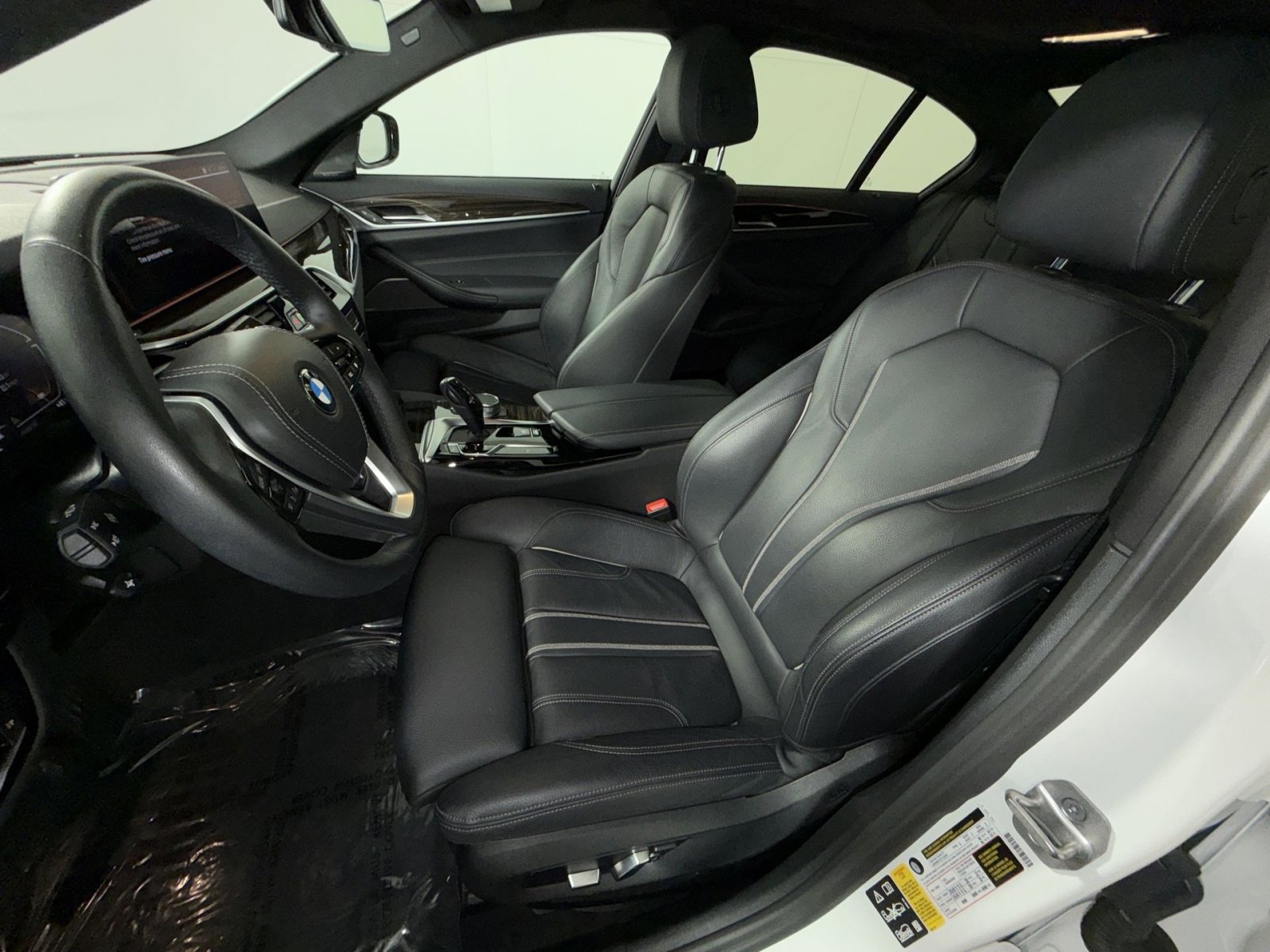 Used 2023 BMW 540i xDrive w/ Premium Package image 13