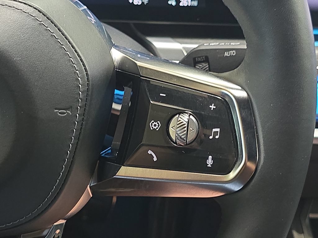 Certified 2023 BMW i7 xDrive60 AWD/4WD image 21