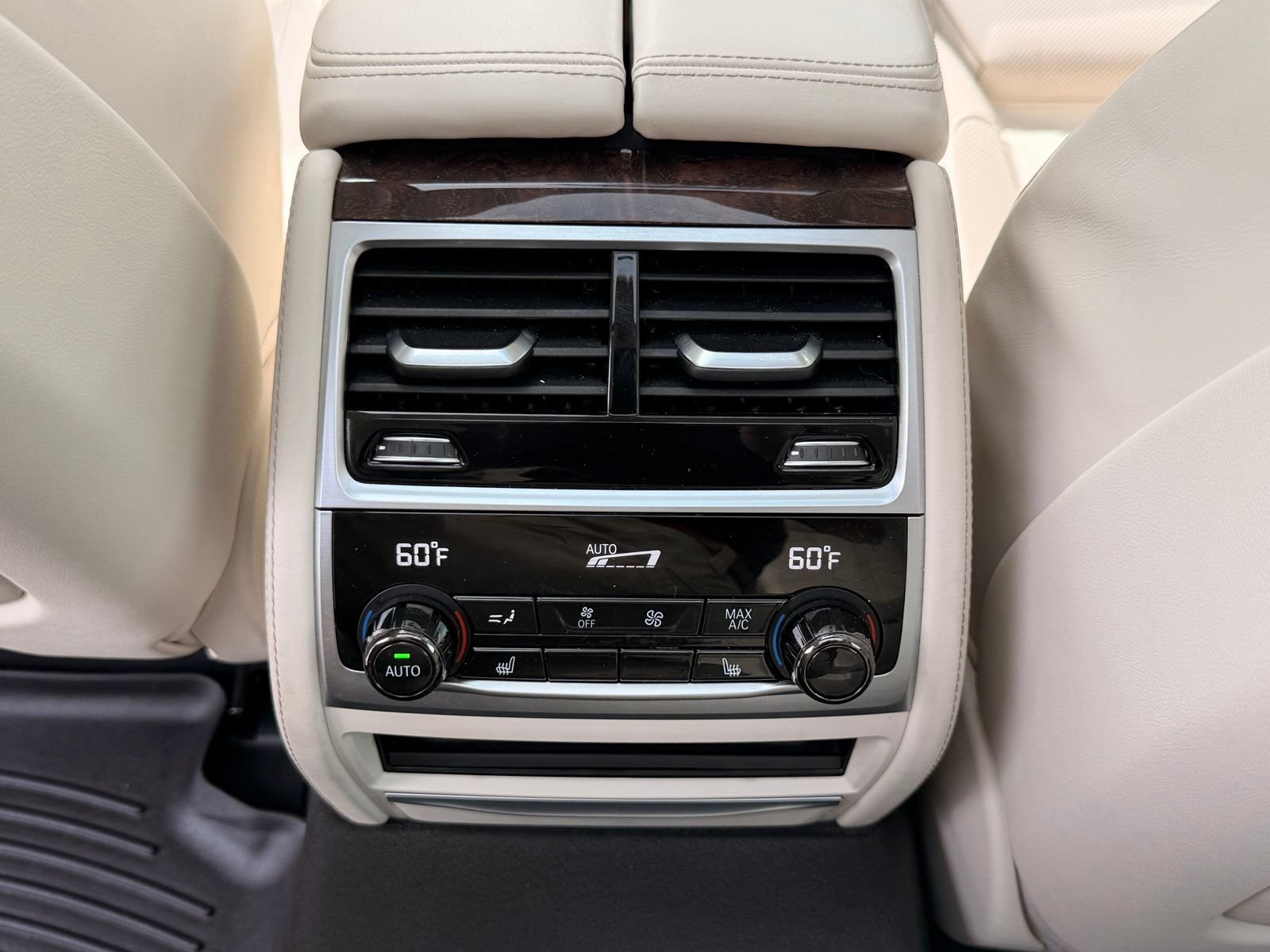 Used 2022 BMW 750i xDrive w/ Executive Package AWD/4WD image 16