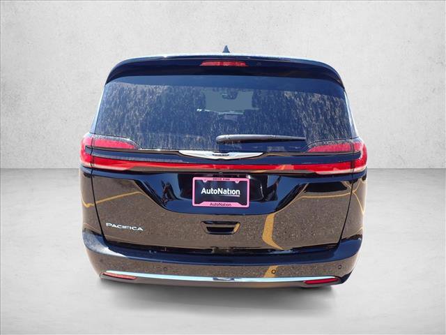 New 2025 Chrysler Pacifica Select FWD image 3