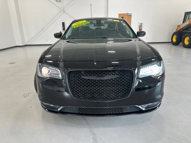 Used 2015 Chrysler 300 Limited w/ 300 Premium Group AWD/4WD image 2