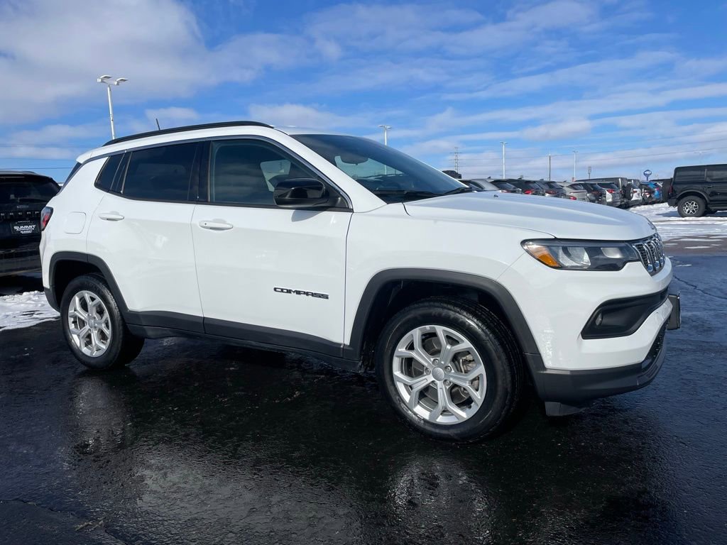 Used 2024 Jeep Compass Latitude AWD/4WD image 2