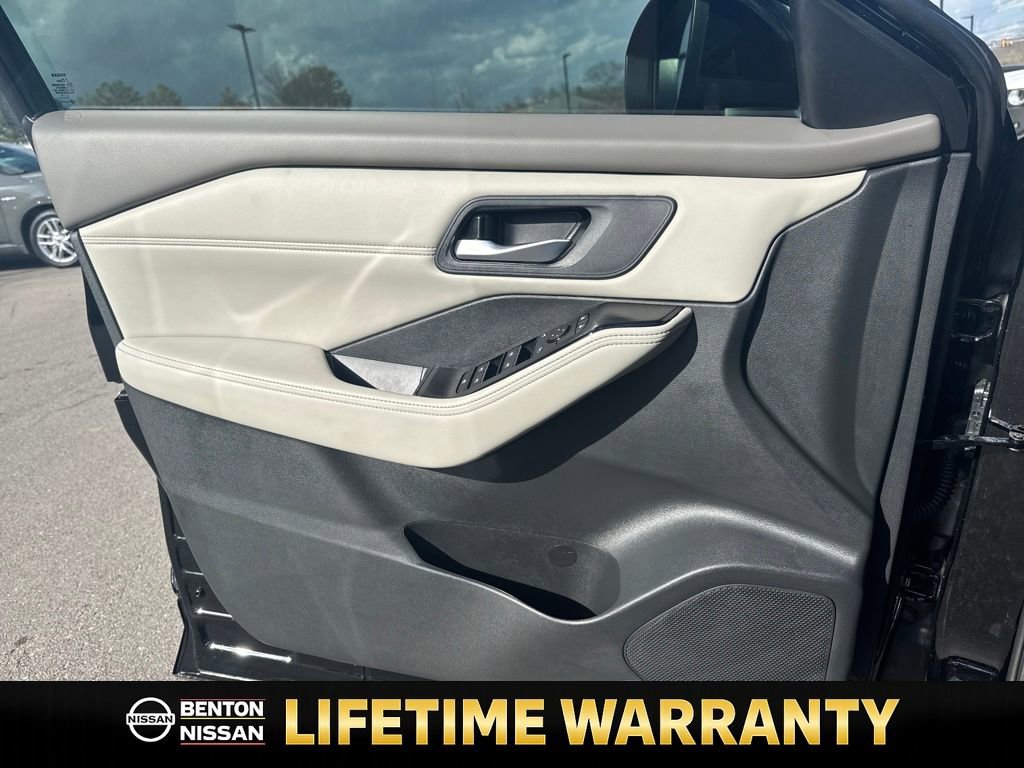 Certified 2026 Nissan Rogue SV w/ SV Premium Package image 13