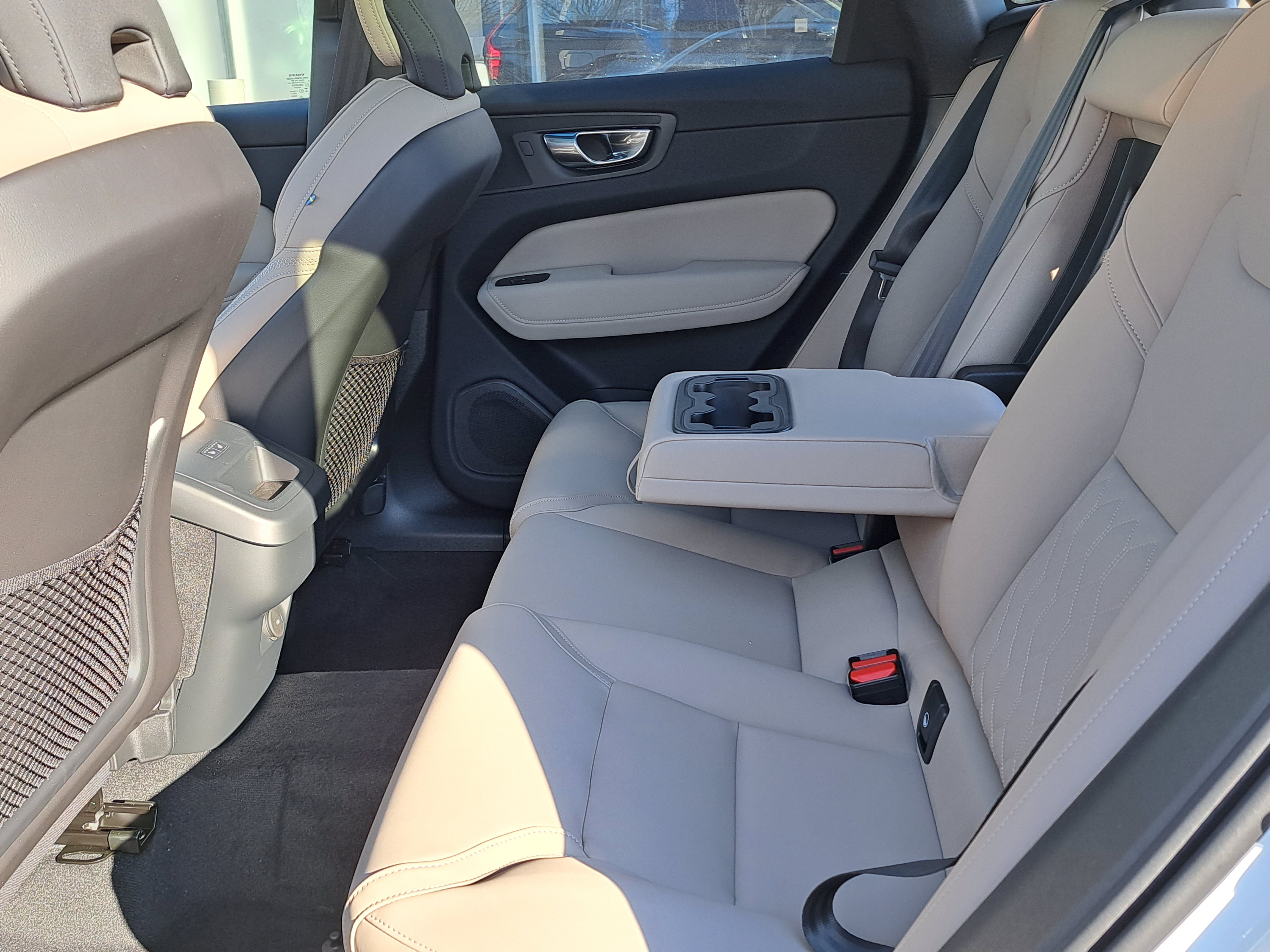 New 2026 Volvo XC60 B5 Plus w/ Protection Package Premier AWD/4WD image 7