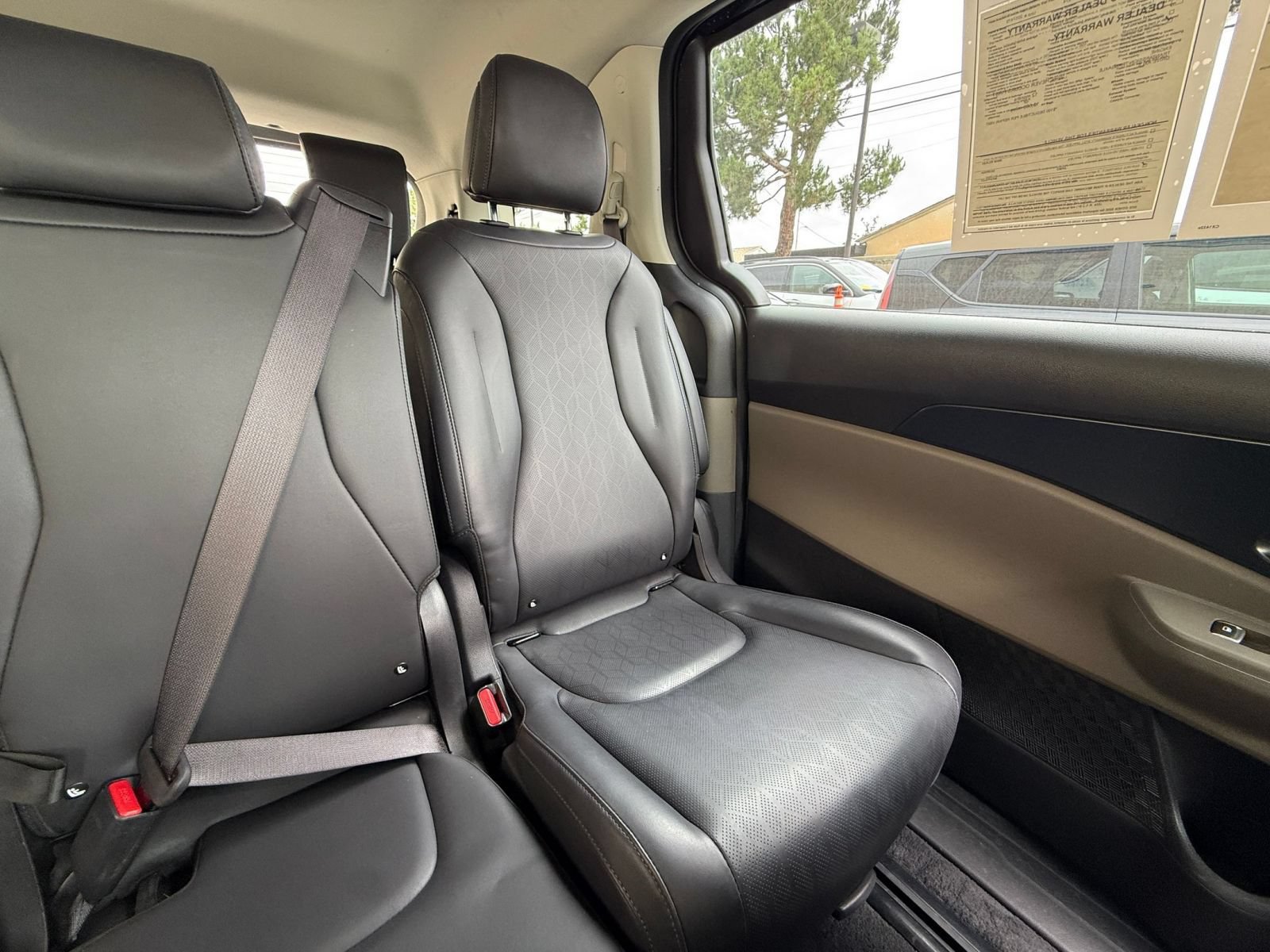 Used 2026 Kia Carnival FWD image 35