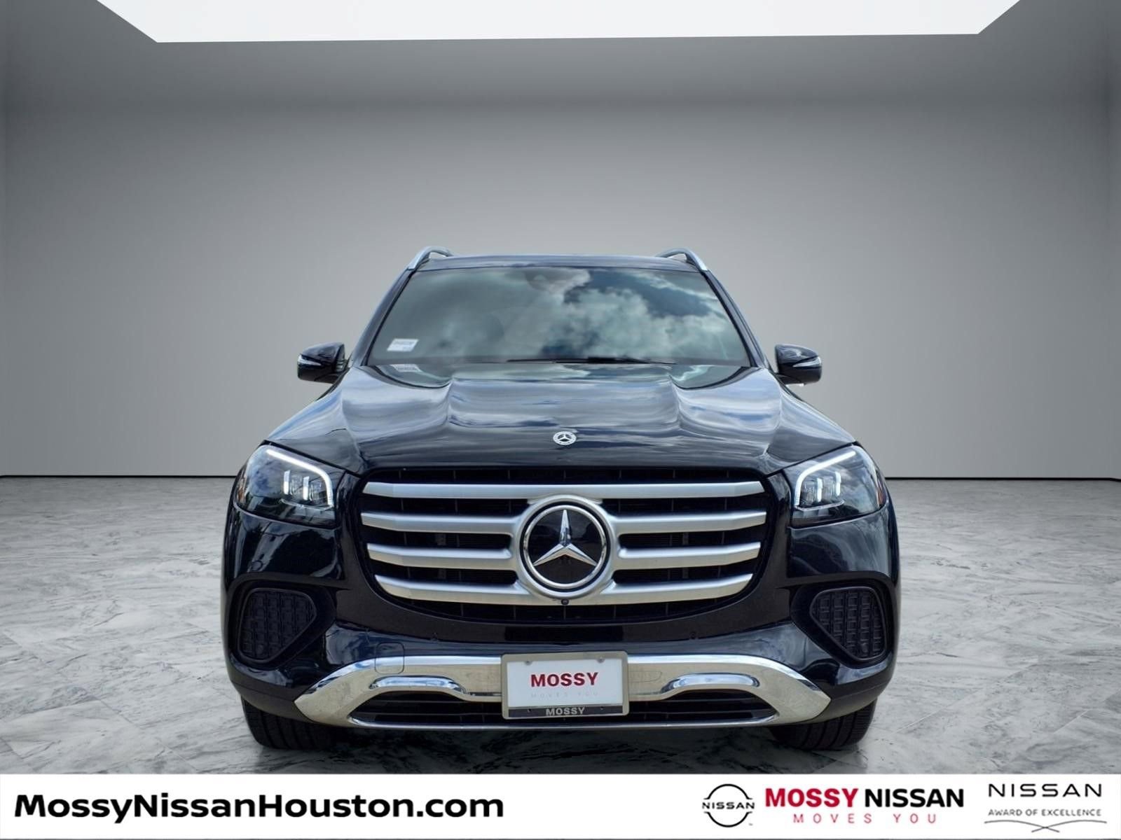 Used 2025 Mercedes-Benz GLS 450 4MATIC image 3