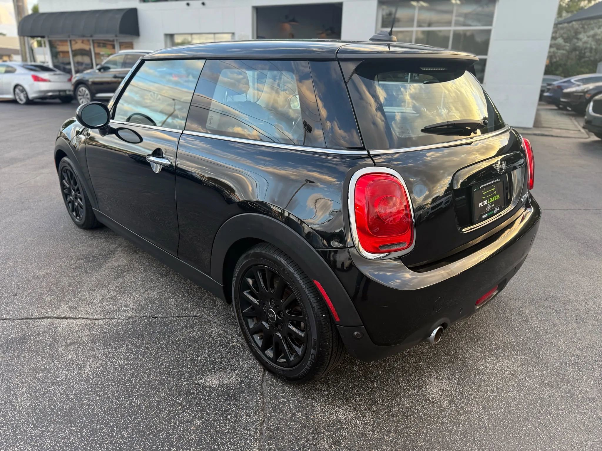 Used 2018 MINI Cooper 2-Door Hardtop image 3