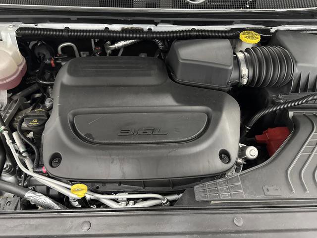 Used 2024 Chrysler Pacifica Limited w/ S Appearance Package image 38