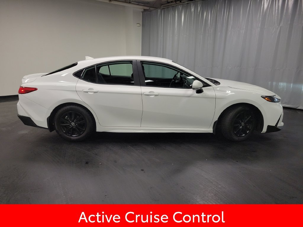 Used 2025 Toyota Camry SE FWD image 9