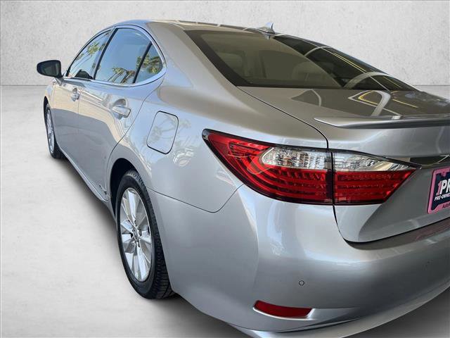 Used 2014 Lexus ES 300h w/ Luxury Package w/Bamboo Trim FWD image 9
