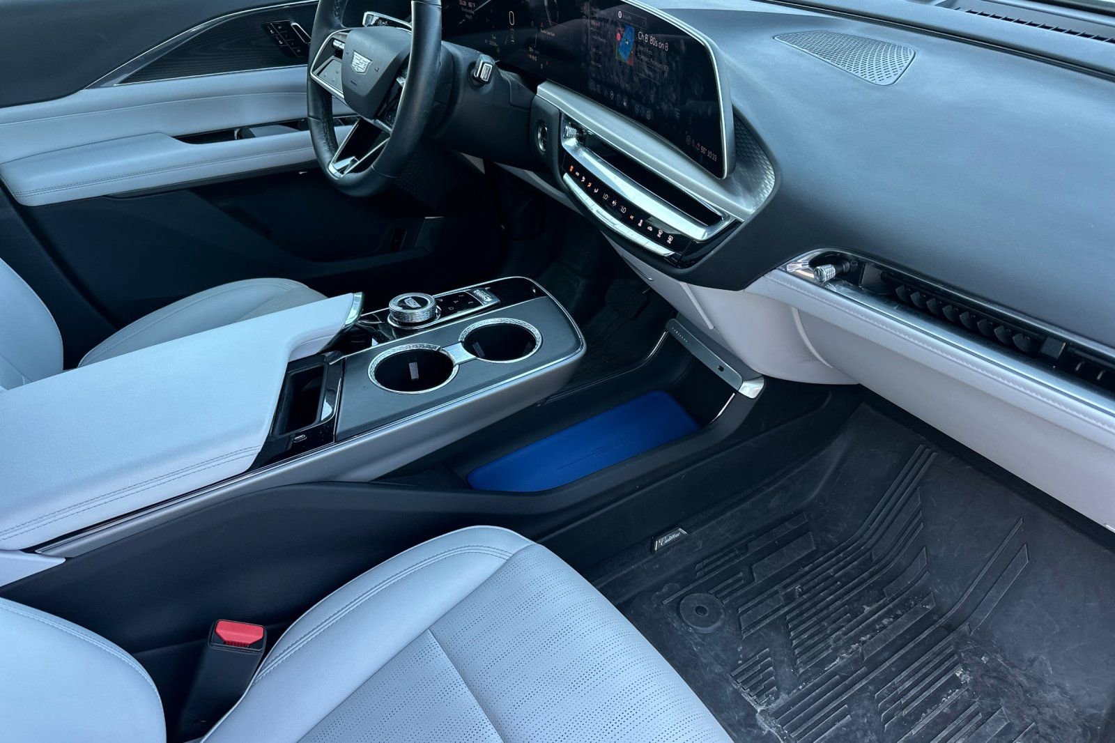 Certified 2024 Cadillac Lyriq Sport w/ LPO, Floor Liner Package AWD/4WD image 18