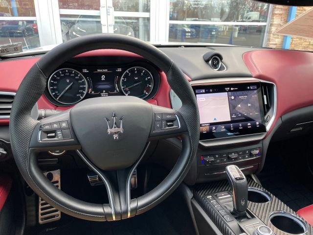 Used 2023 Maserati Ghibli Trofeo image 31