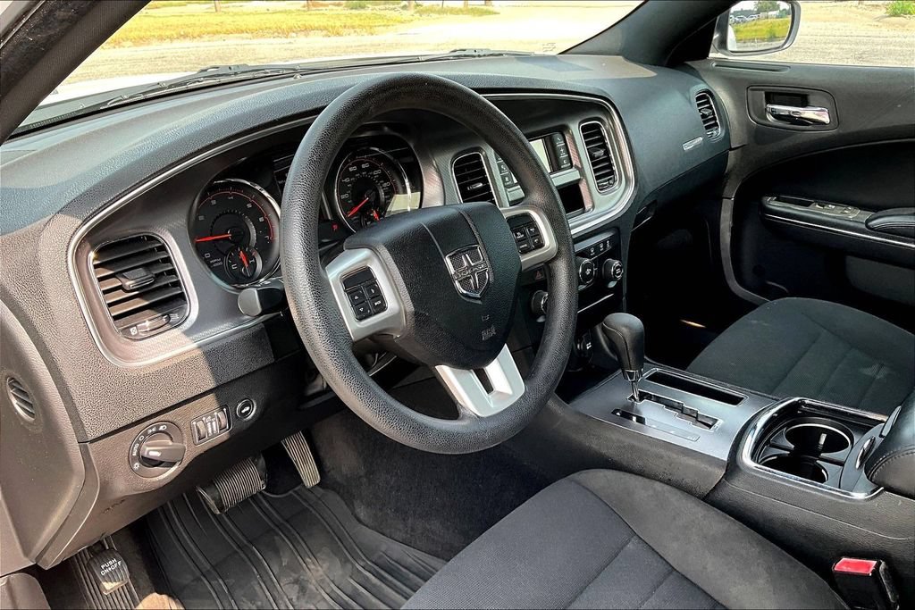 Used 2013 Dodge Charger SE RWD image 12