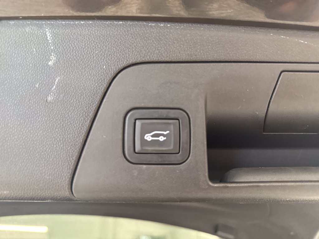Used 2023 Buick Envision Essence w/ Sport Touring Package FWD image 40