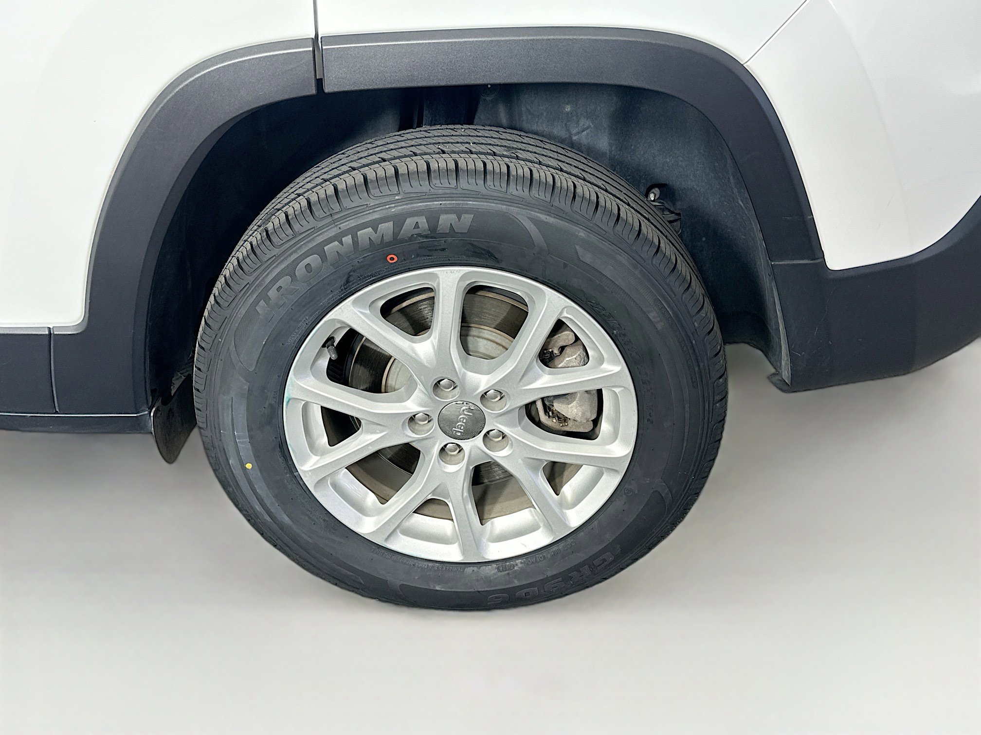 Used 2016 Jeep Cherokee Sport image 11